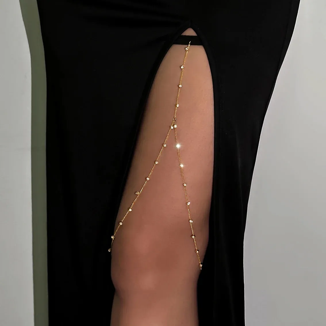 Boho Elastic Band Thigh Chain Jewelry - Multilayer Adjustable Garter Belt with Tassels & Rhinestones for Women