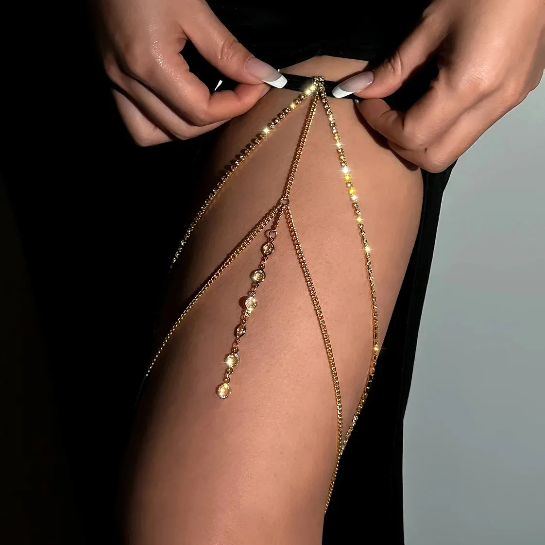 Boho Elastic Band Thigh Chain Jewelry - Multilayer Adjustable Garter Belt with Tassels & Rhinestones for Women