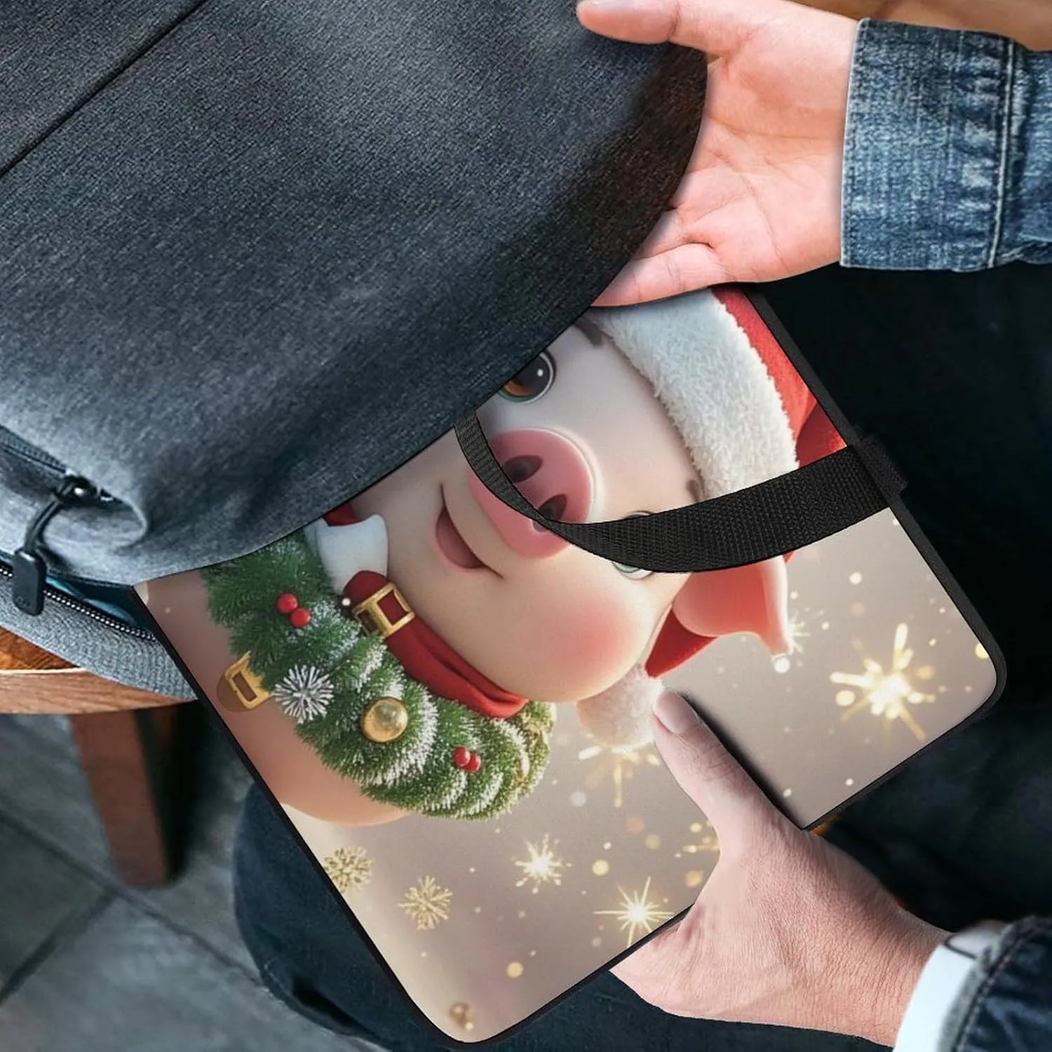 Christmas Hat Laptop Bag Durable Laptop Sleeve Water-Resistant Notebook Bag for Computer Or Tablet