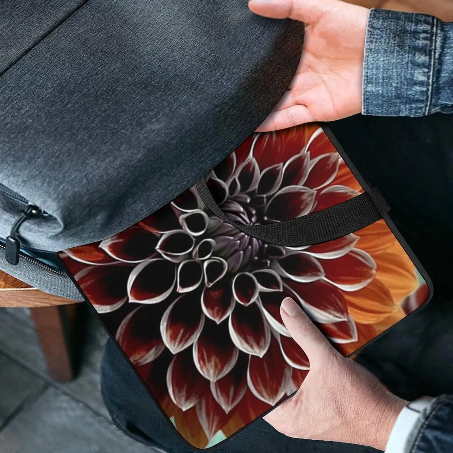 Dahlia Flower Laptop Bag Durable Laptop Sleeve Water-Resistant Notebook Bag for Computer Or Tablet