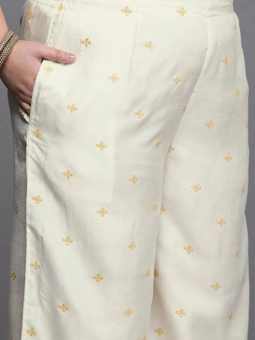 Plus Size Cream Printed Silk Blend Straight Kurta With Palazzos & Dupatta