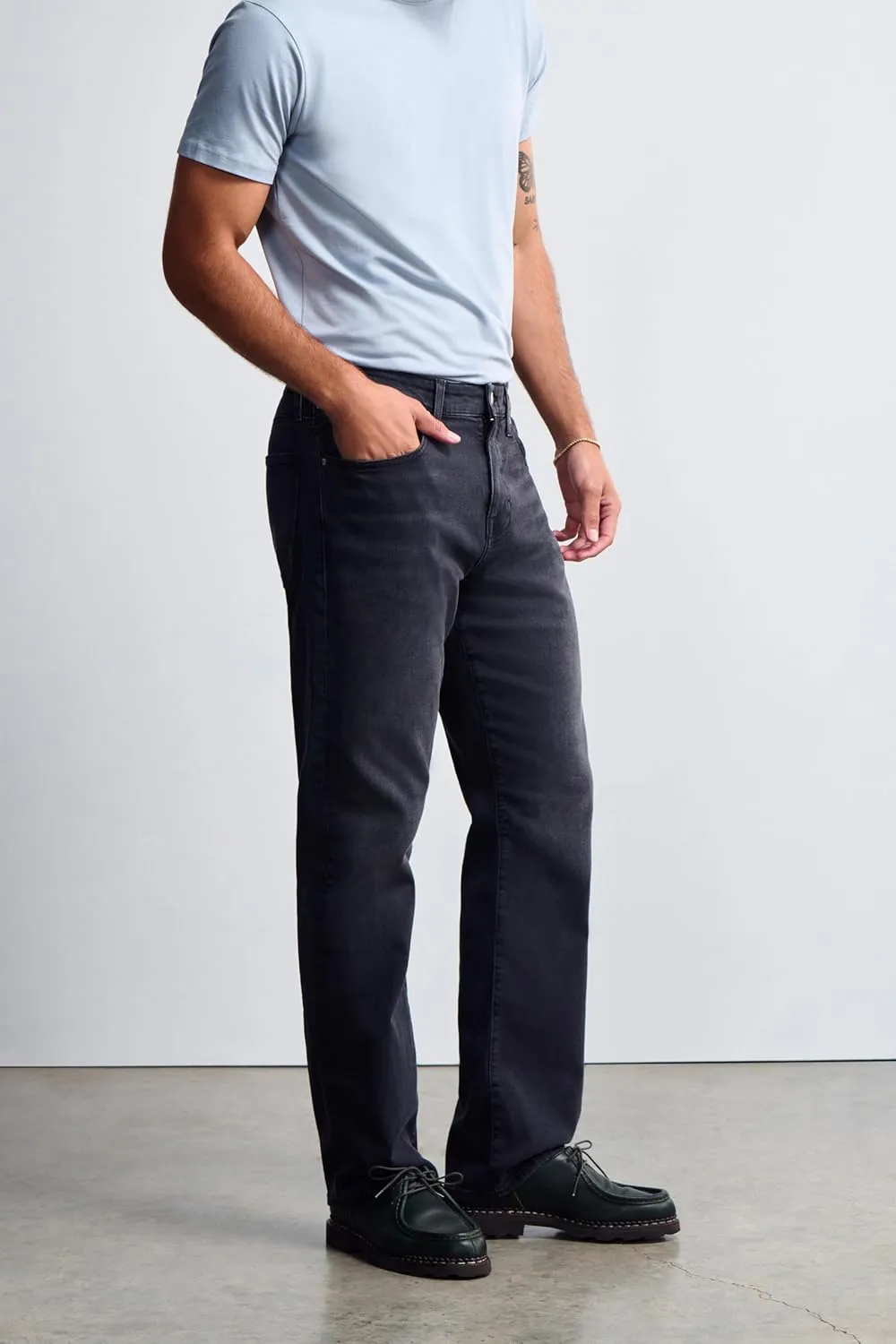 Roam Men's Mid Rise Relaxed Straight Leg Jeans
