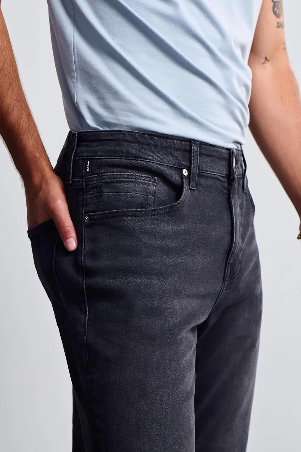 Roam Men's Mid Rise Relaxed Straight Leg Jeans