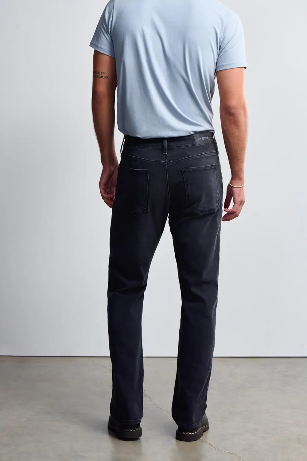 Roam Men's Mid Rise Relaxed Straight Leg Jeans